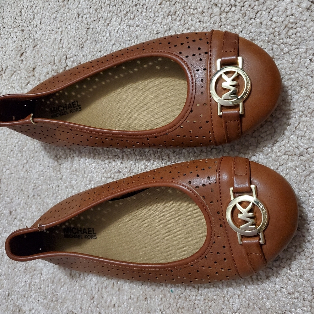 Size 1 brown flats